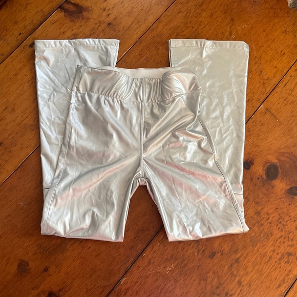 Show Me Your Mumu Silver Nashville Pull On Flares Faux Leather Size Medium - Picture 13 of 13